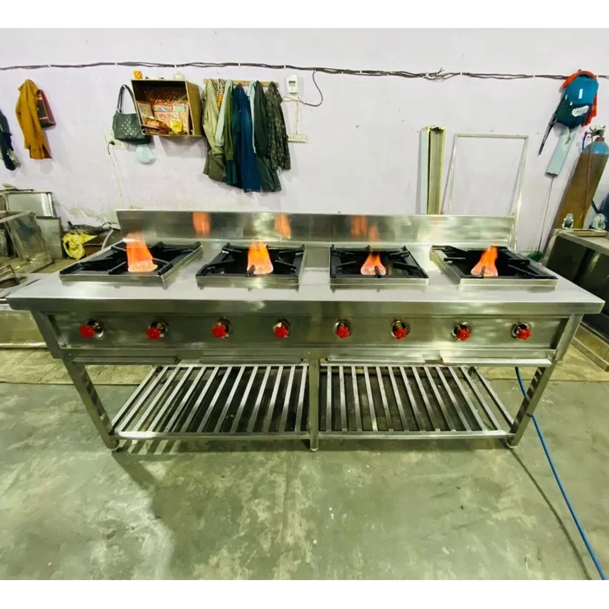 Stainless Steel Four Burner Commercial Range For Restaurant at Rs 31500 in Delhi Factorydunia